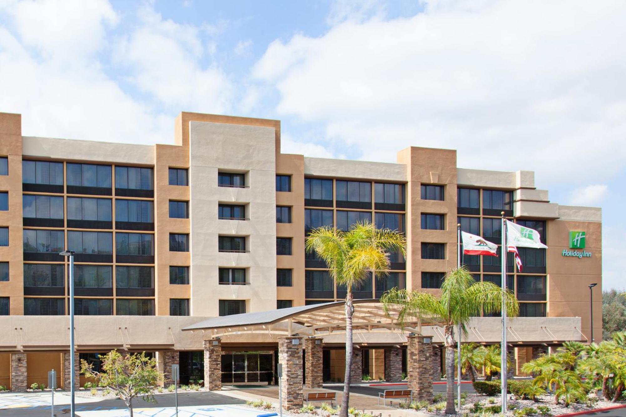 Staying Near Phillips Ranch Park: 5 Resorts Compared