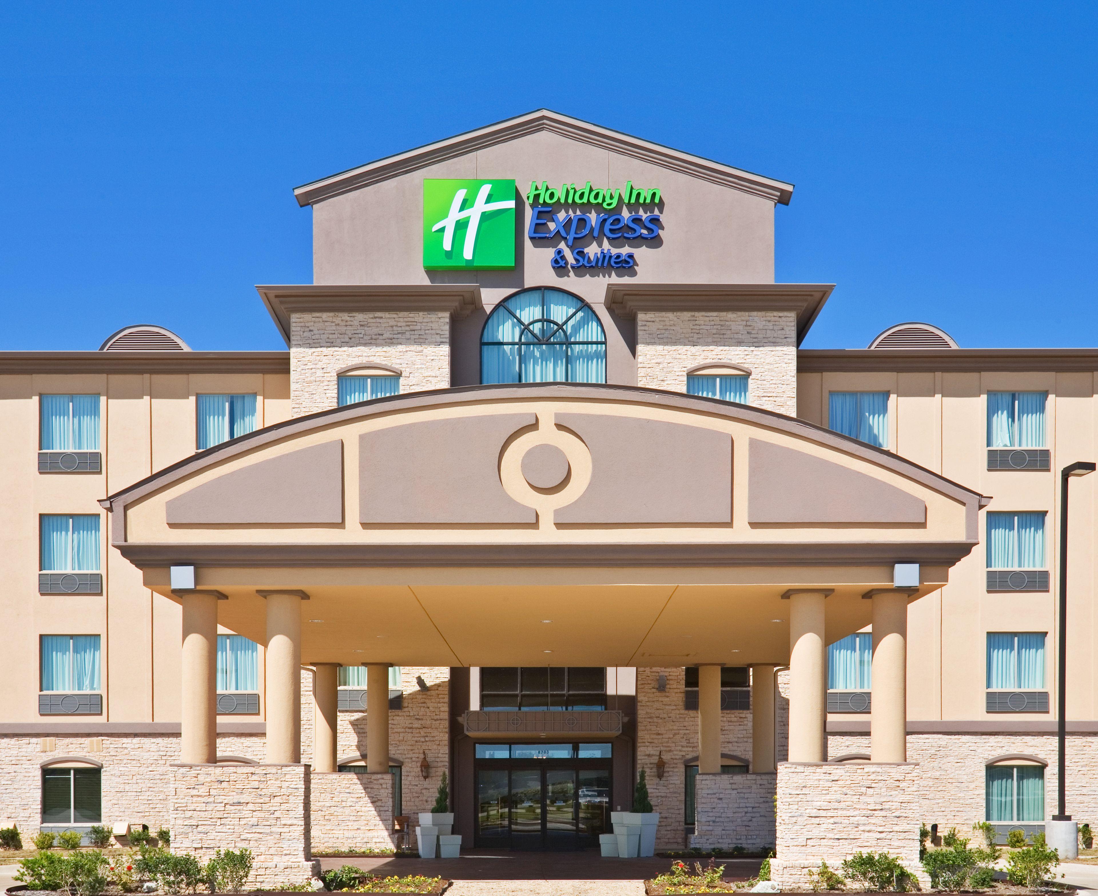 Staying Near Gerald J. Ford Stadium: 4 Three-Star Hotels Compared
