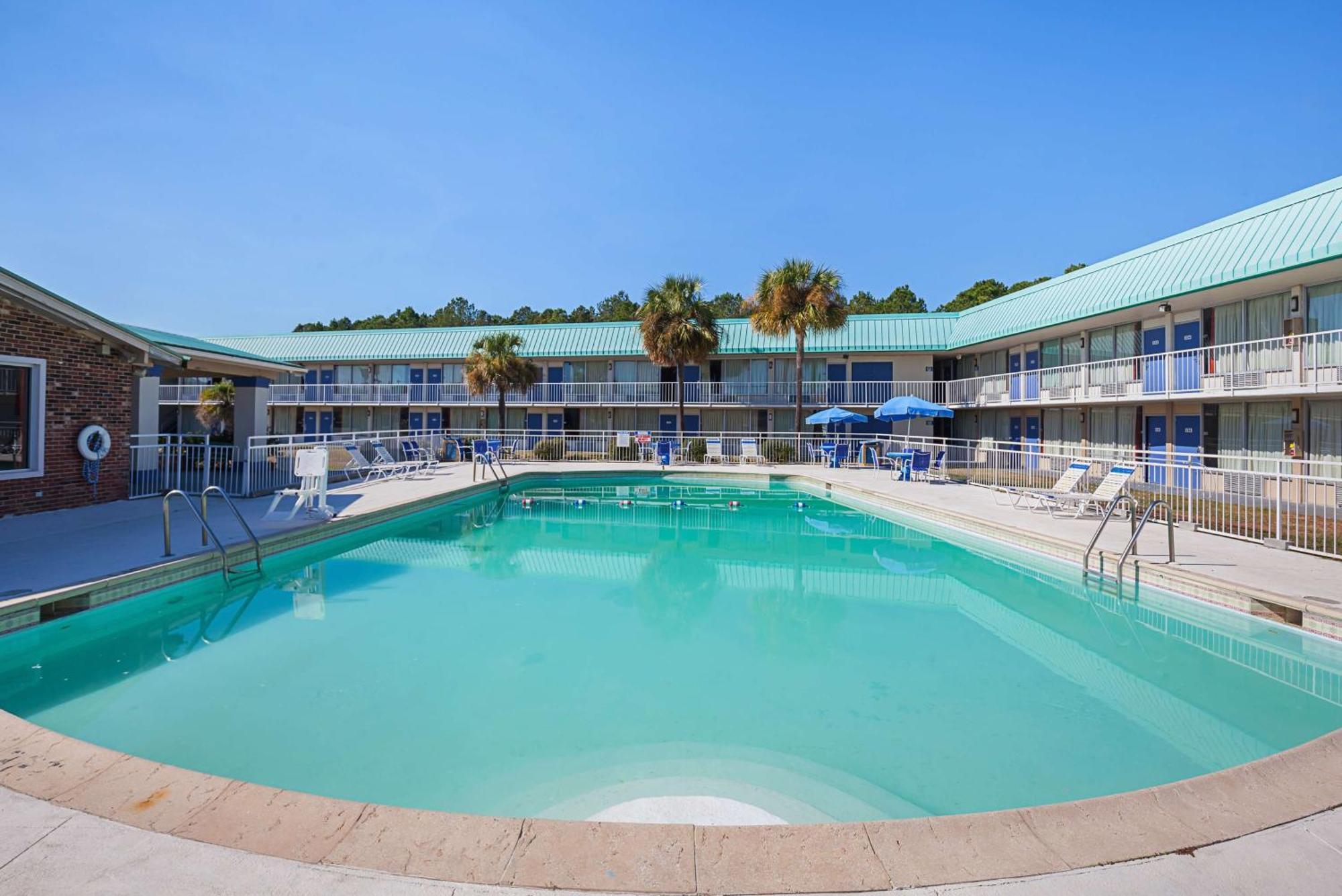 4 Smart Couple Hotels Near Academic Assistance Ctr Worth Booking