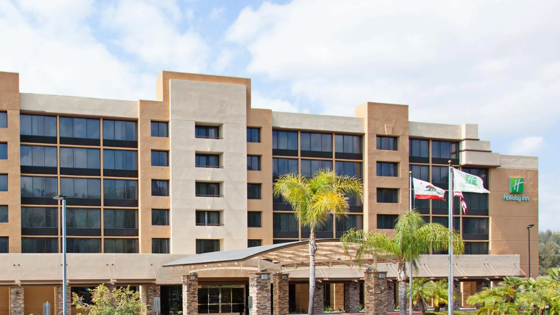 Staying Near Phillips Ranch Park: 5 Resorts Compared