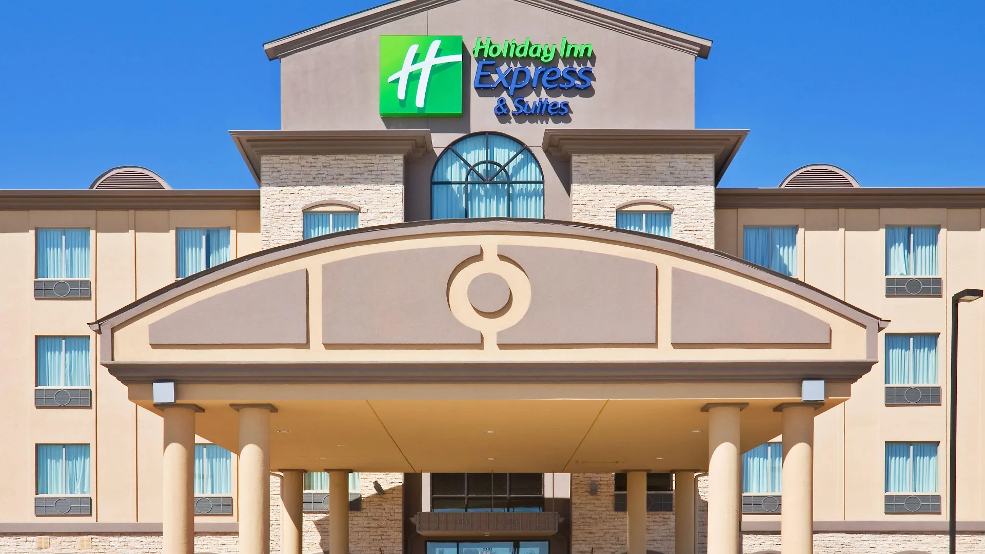 4 Smart 3-Star Hotels Near Bush Library Worth Booking
