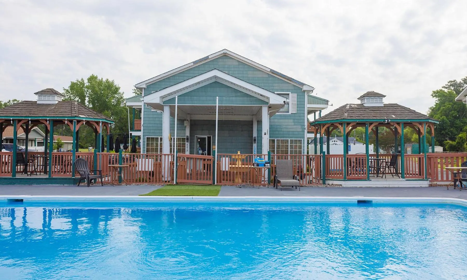 Where to Stay Near Island Aquarium: 4 Best-Rated Chincoteague Hotels