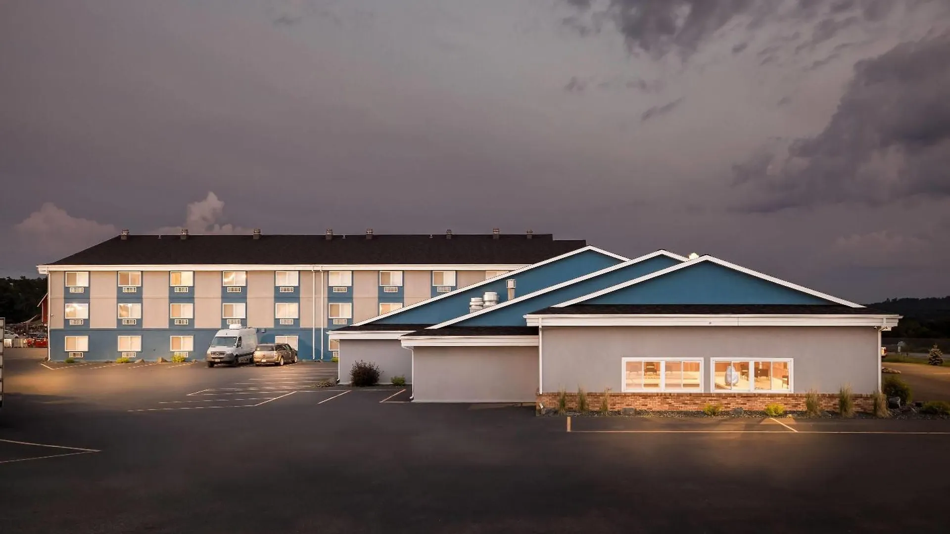 Staying in Wisconsin: 4 Group Hotels Compared